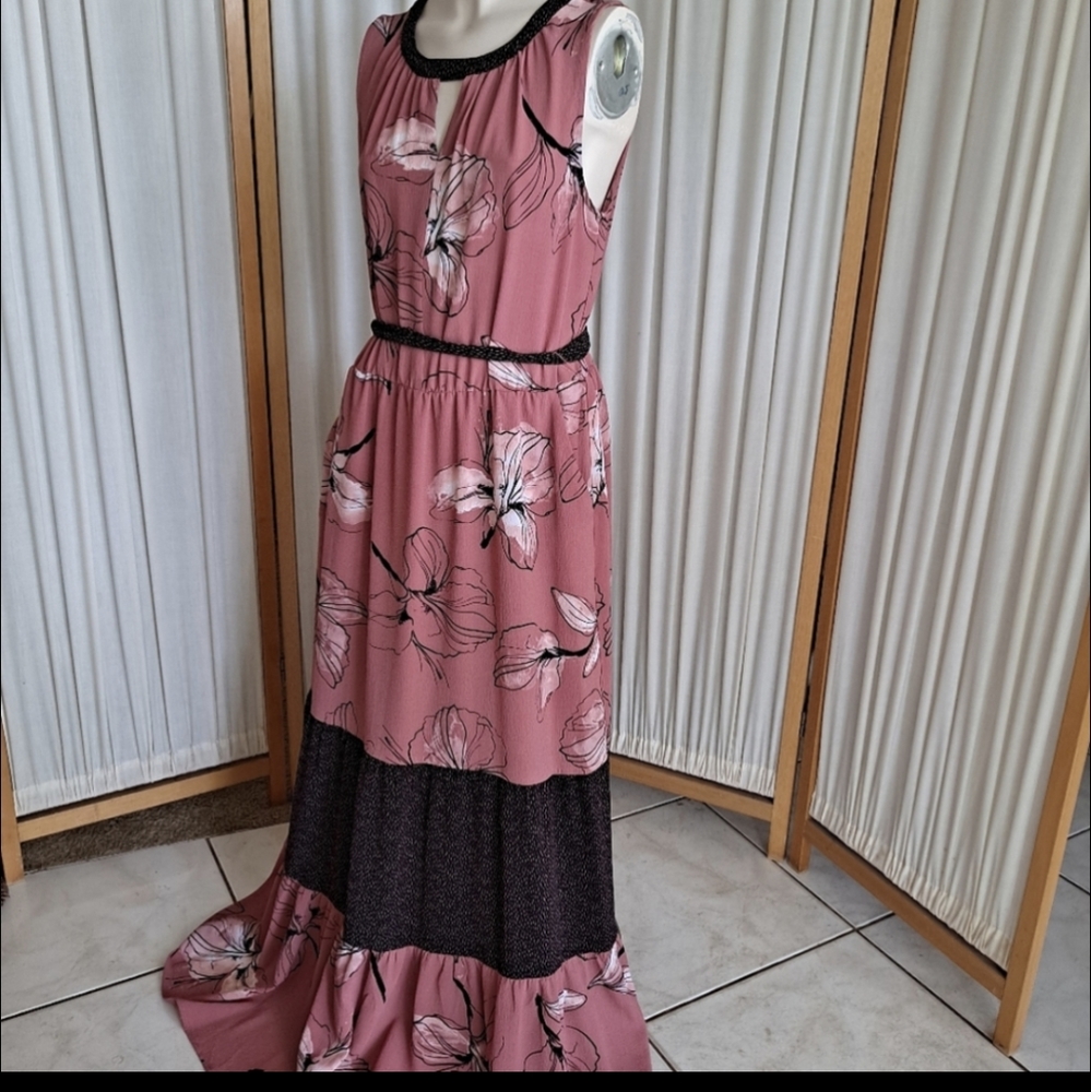 Apt. 9 floral mauve and black crew neck w/ Keyhole at Neck maxi dress